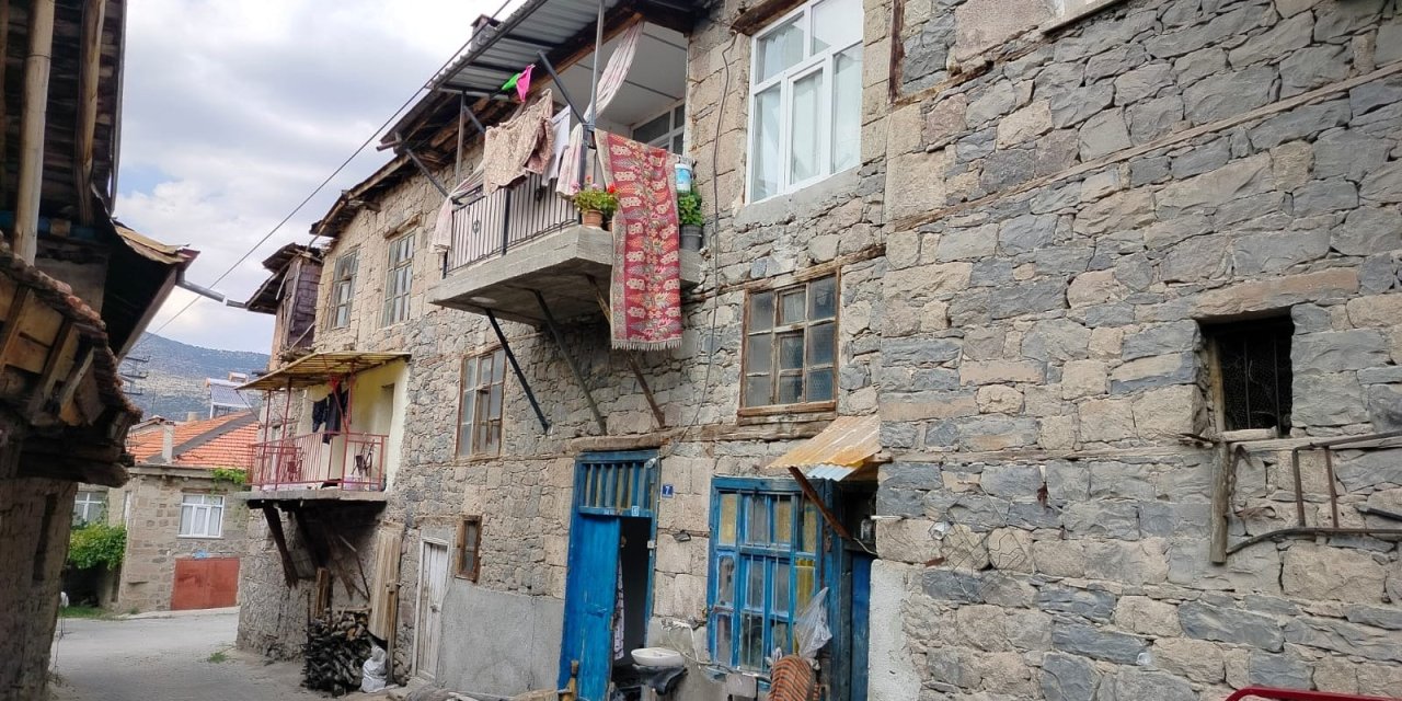 Konya'da 2'nci kattan düşen çocuk ağır yaralandı
