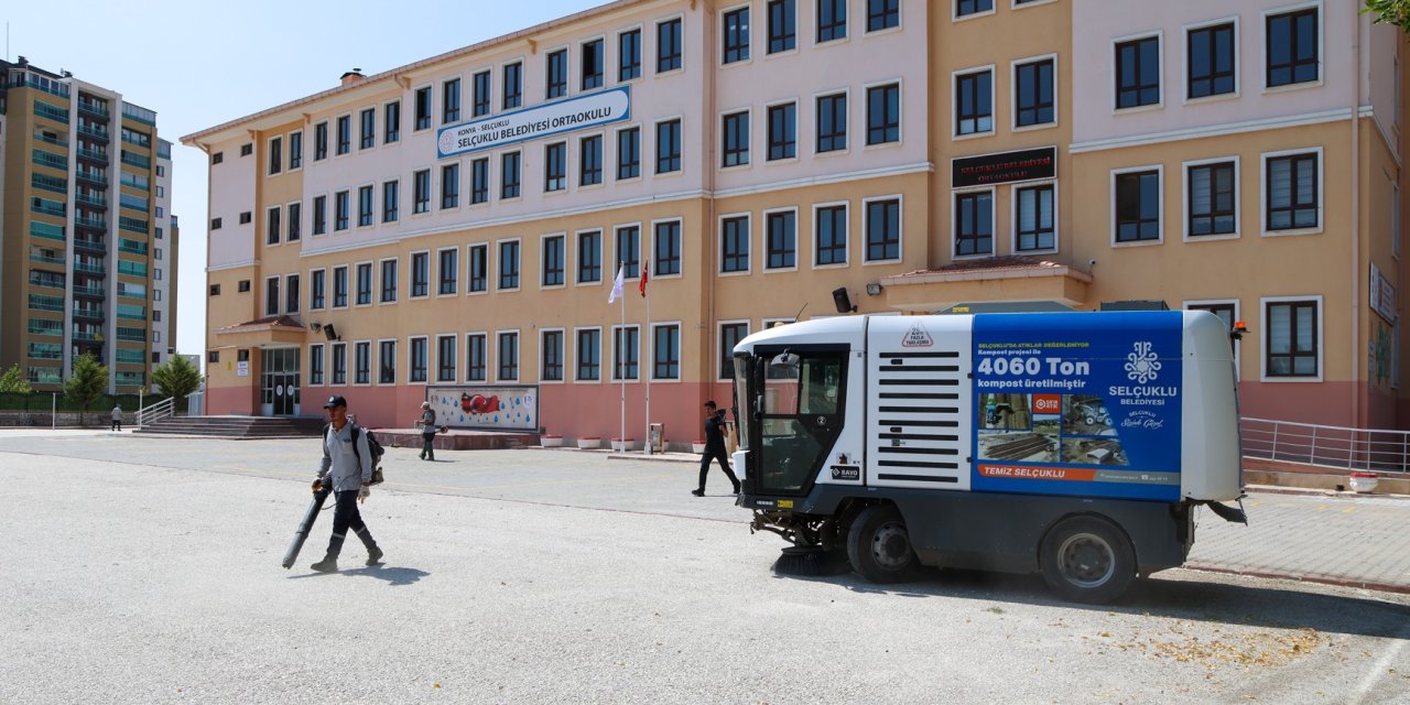 Selçuklu’da okullar temizleniyor