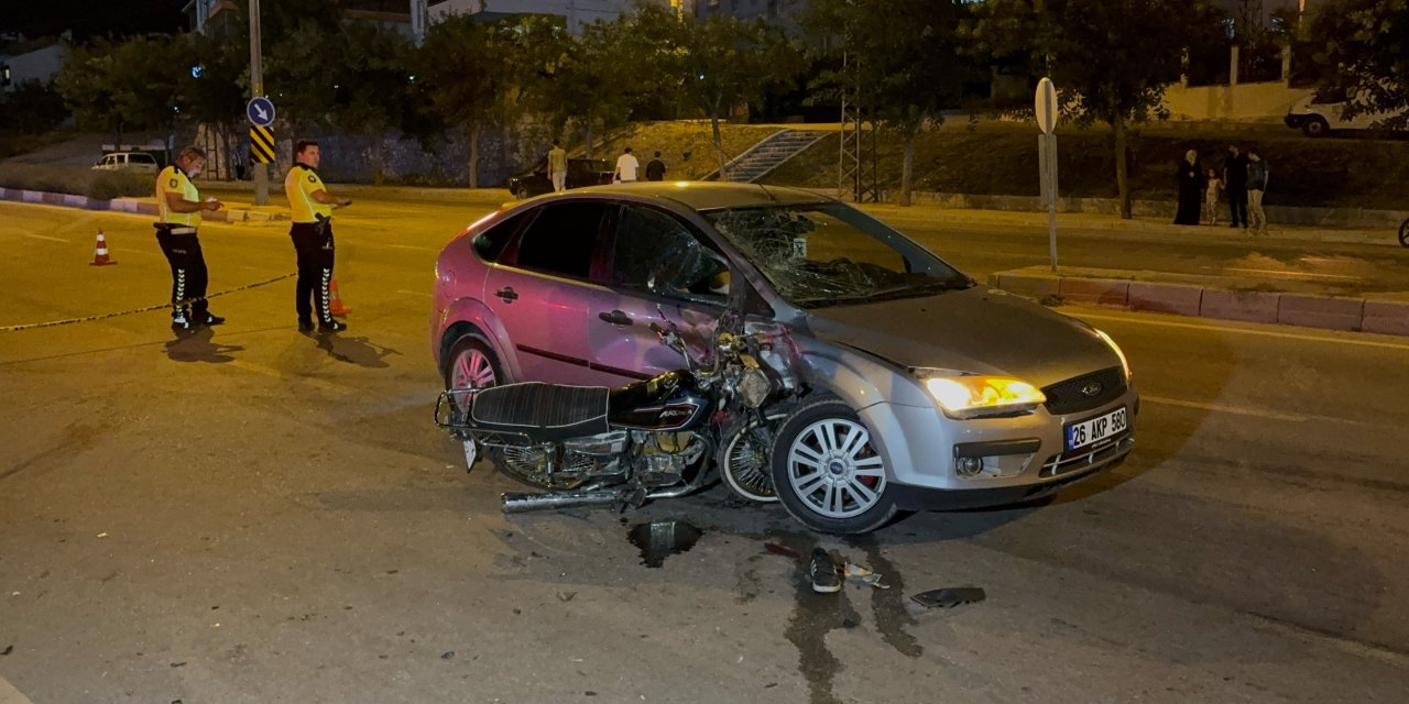 Otomobil ile çarpışan motosikletin sürücüsü öldü