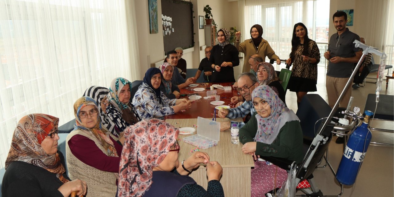 Beyşehir Devlet Hastanesi'nde çocuklara hediye