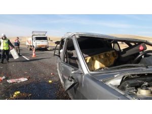 Otomobil Karşı Yola Uçtu: 2 Yaralı.