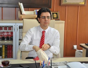 Başkan tombaladan çıktı