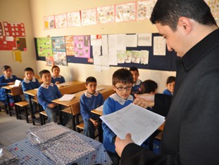 Halkapınar Kaymakamı Kocabey karne dağıttı