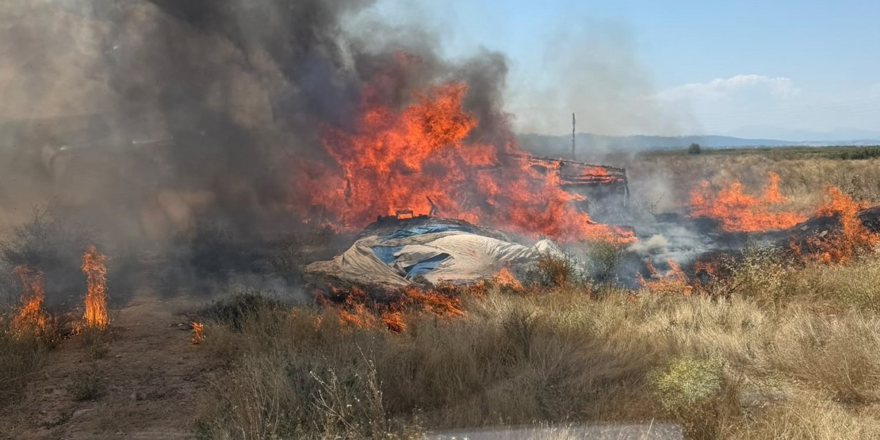 Konya'da 2 arazide çıkan yangın söndürüldü
