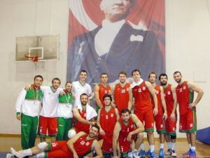 Basketbolda 3. Lig'e Çıkan Bostanlıspor Hedef 2. Lig
