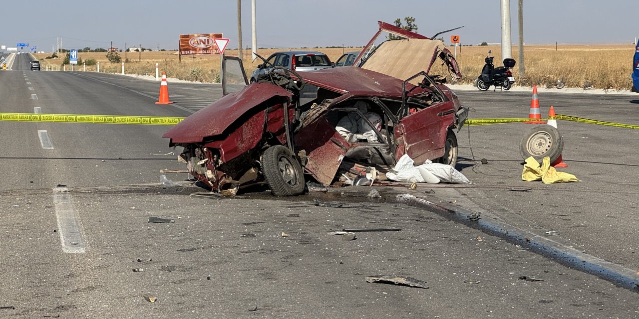 2 otomobilin çarpıştığı kazada 6 kişi yaralandı
