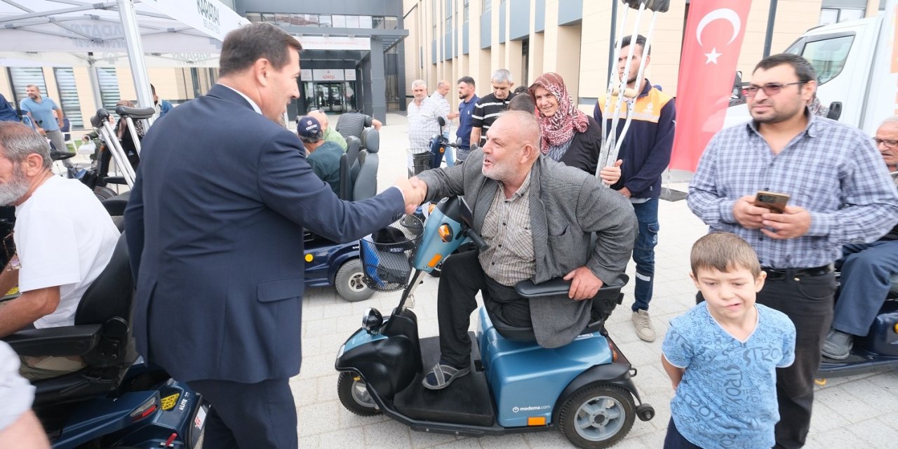 Karatay'da ihtiyaç sahiplerine akülü araç