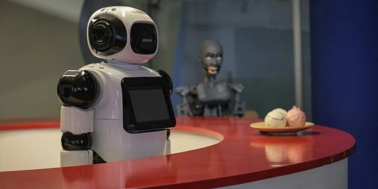 Yerli üretim robot teknoparkta danışma görevlisi oldu