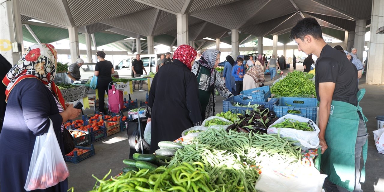 Konya'daki bu pazarda yerli ürünler satılıyor