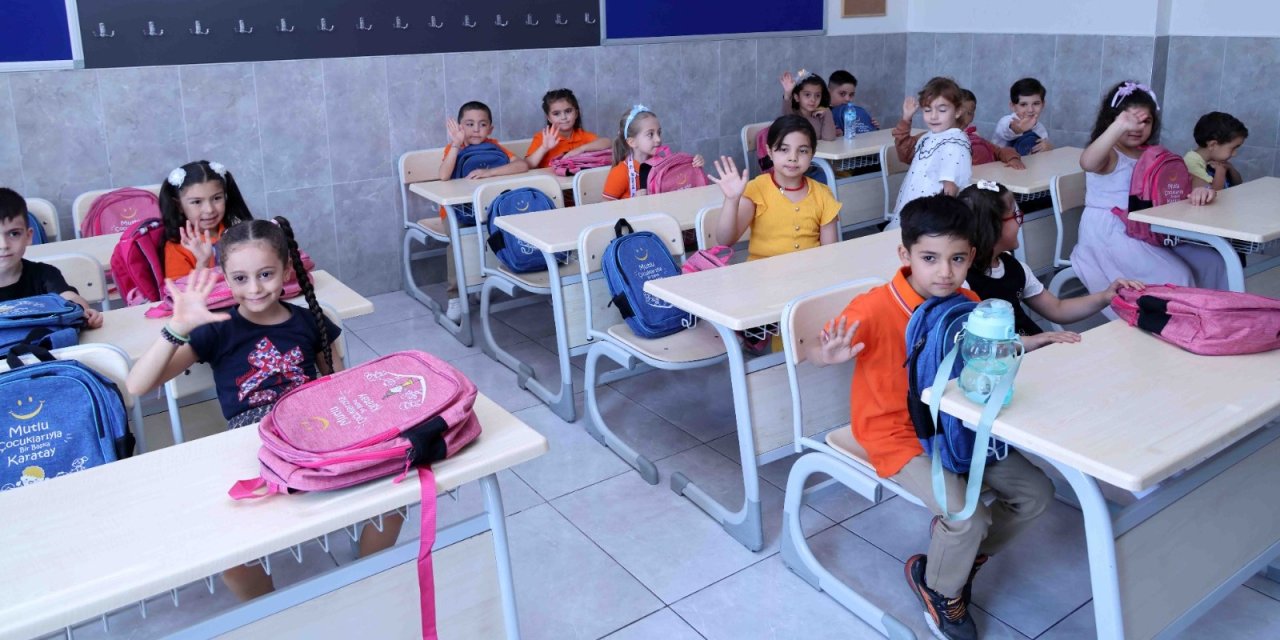 Karatay'dan çanta ve kırtasiye seti