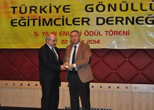 Başkan Akyürek'e eğitim ödülü