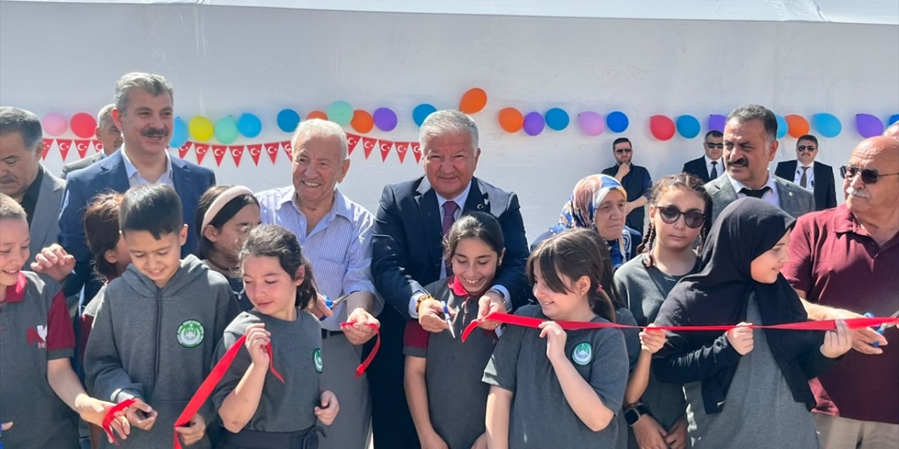 İş insanı Melayip Kaya tarafından yaptırılan spor tesisi açıldı