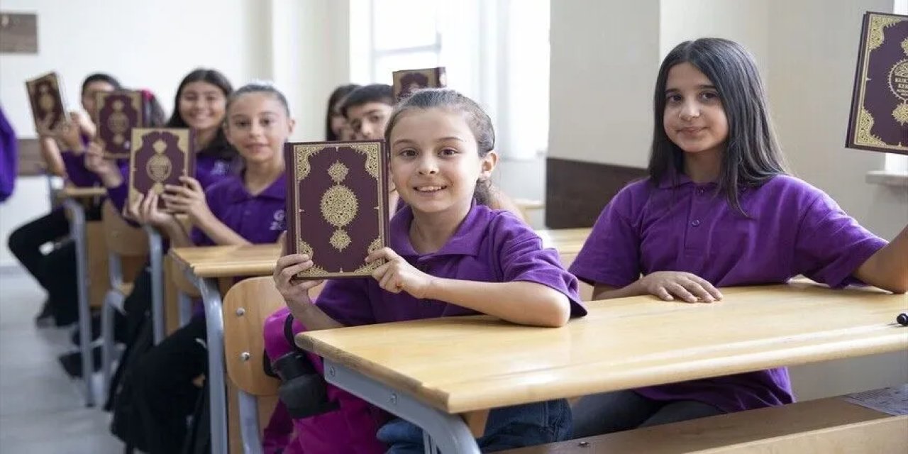 TDV öğrencilere Kur'an hediye edecek