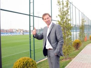Efsanevi İngiliz Oyuncusu Tony Adams, Kasımpaşa Tesislerini Ziyaret Etti