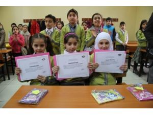 Suriyeli Öğrencilerin Karne Sevinci