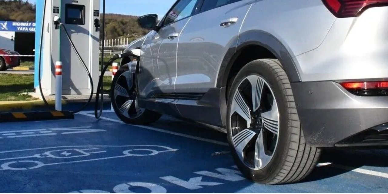 Türkiye'deki elektrikli otomobil sayısı kaç oldu?