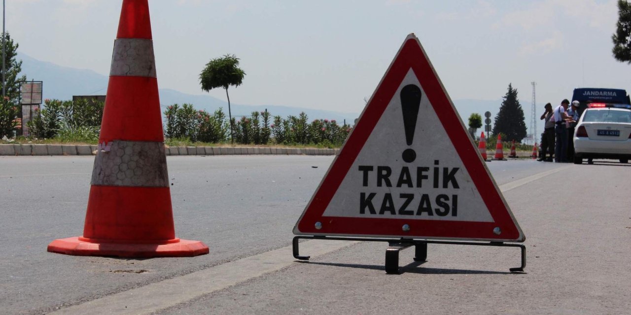 Otomobil duran araca çarptı! 6 yaralı