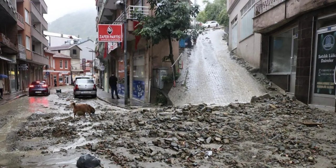 Bazı şehirlerde sağanak etkili oldu