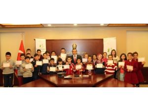 Takdir Belgelerini Alan Hami-yet Çocukları Vali Yazıcı’yı Ziyaret Etti