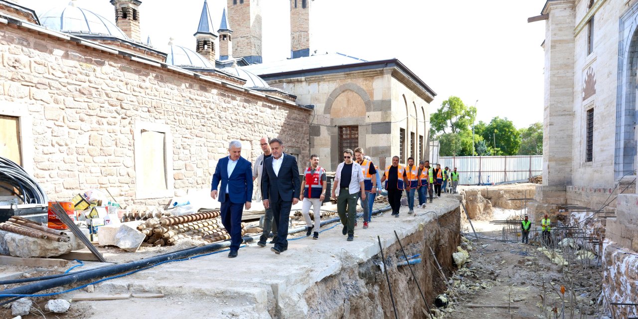 Vali Akın, restorasyon çalışmalarını inceledi
