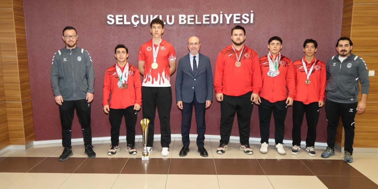 Pekyatırmacı derece yapan sporcuları ağırladı