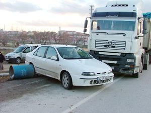 Çekici otomobili 88 metre sürükledi 