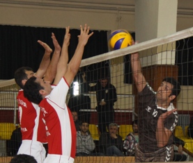 Voleybol liginde heyecan sürüyor