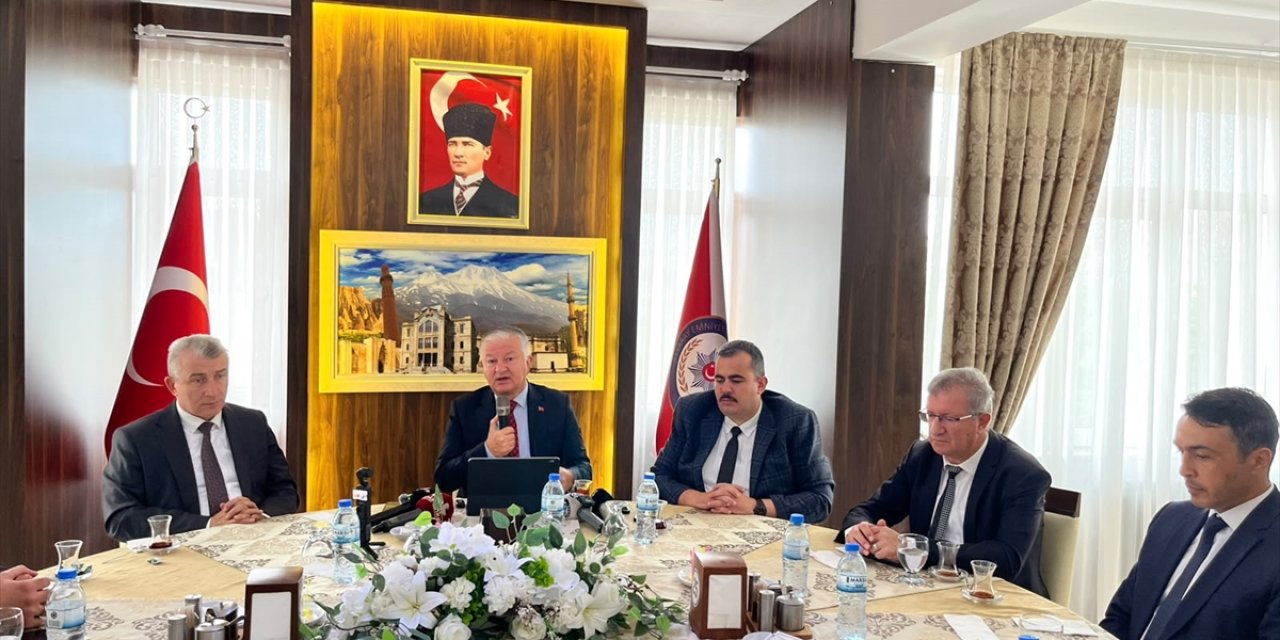 Aksaray Valisi Murat Duru, medya temsilcileriyle bir araya geldi