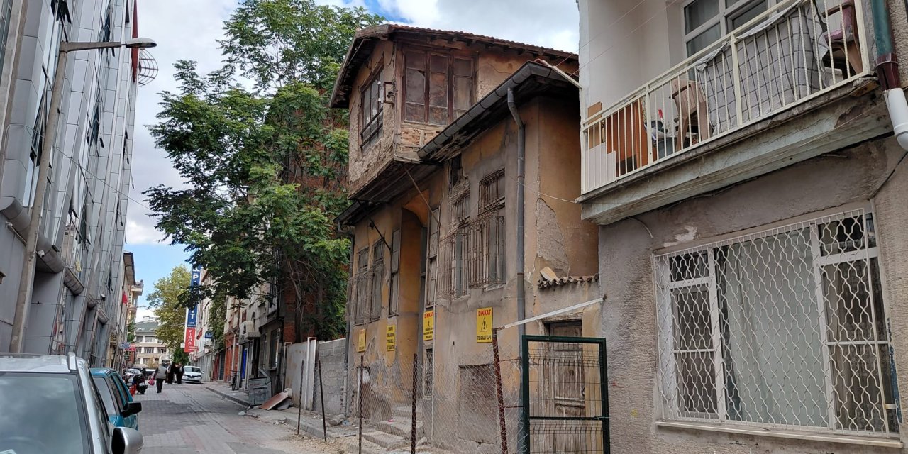 Konya'da bazı tarihi yapılar çökme tehlikesiyle karşı karşıya