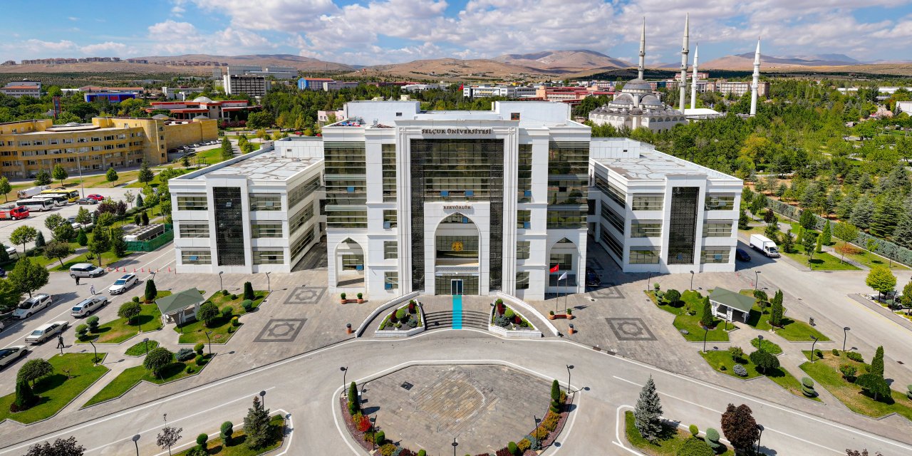 Selçuk'ta 23 akademisyen listeyle girdi