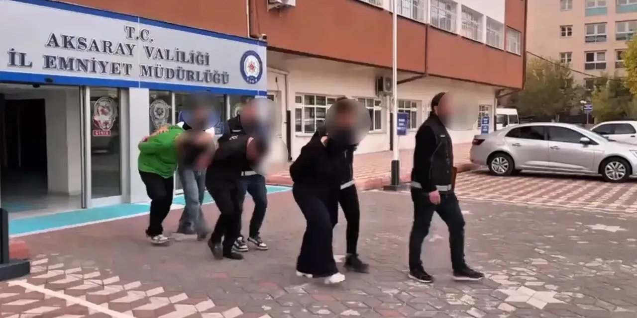 Midelerinde uyuşturucu bulunan 4 şüpheli tutuklandı
