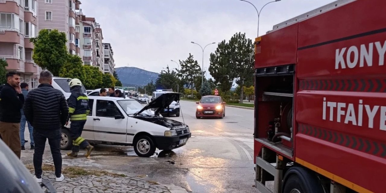Beyşehir'de otomobilde çıkan yangın söndürüldü