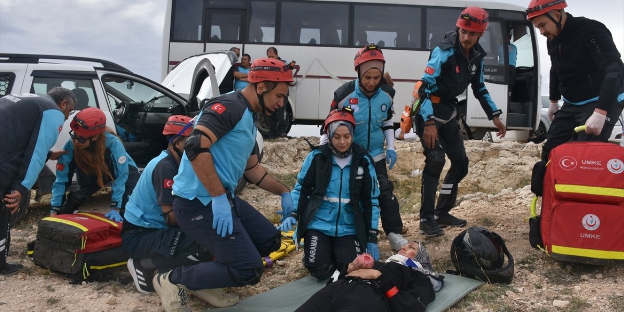 Trafik kazası tatbikatı düzenlendi