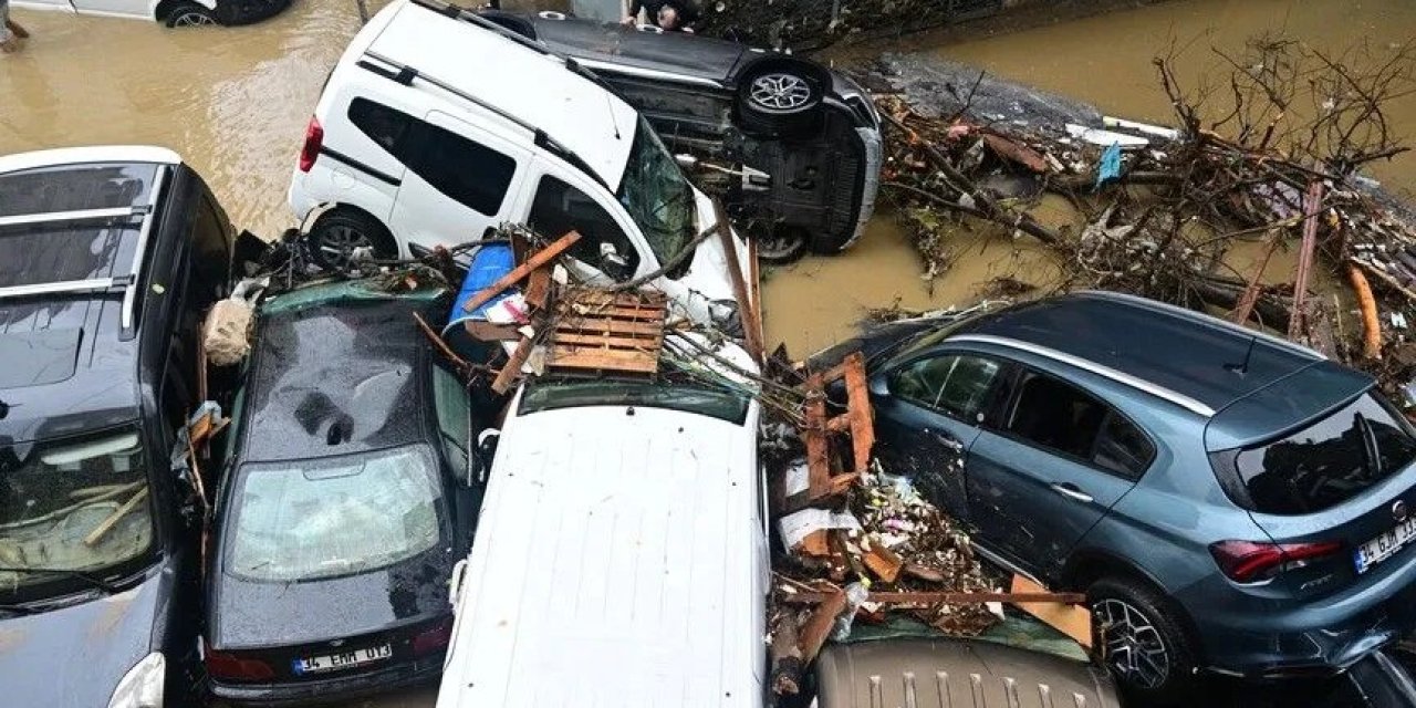 Yağışlarda 3 kişi yaşamını yitirdi, 6 kişi kayıp