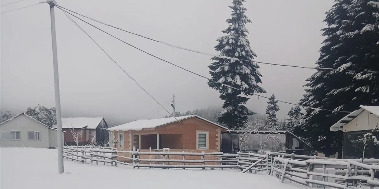 2 şehrin yüksek kesimlerine kar yağdı
