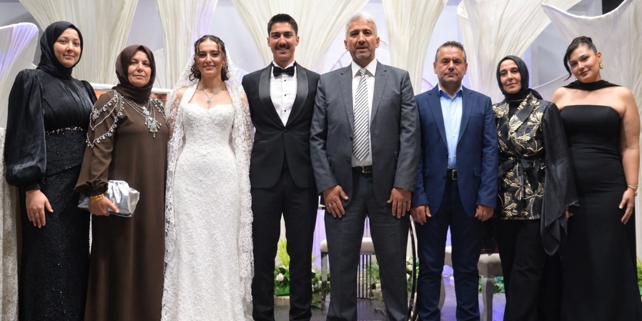 Yıldırım ve Akyel ailelerinin mutlu