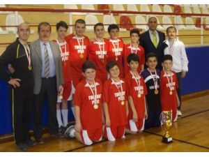 Acıpayam Cumhuriyet Ortaokulu Hentbolde İl Birincisi Oldu