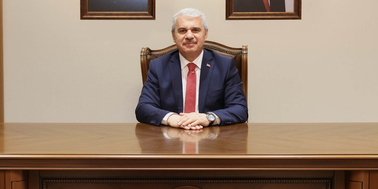 Vali Akın: Cumhuriyetin gururunu yaşıyoruz