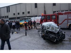 Ticari Taksi İle Otomobil Çarpıştı: 3 Yaralı