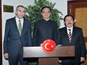 Çinliler, Afyonkarahisar Valisi'ni Ziyaret Etti