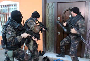 Özel harekatlı 600 polisle ikinci baskın: 60 gözlatı