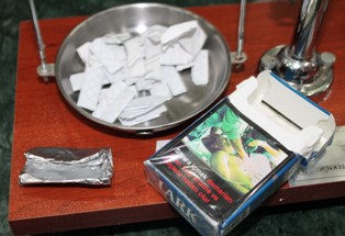 Eroinle yakalandı, gazetecileri tehdit etti