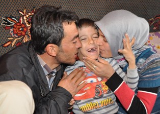 Küçük Efe evde eğitimle hayata tutundu