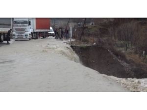 Şırnak-cizre Karayolu Aşırı Yağıştan Dolayı Kapandı