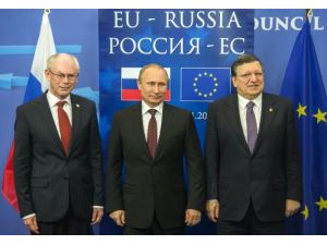 Rusya-ab Zirvesi Brüksel'de Başladı