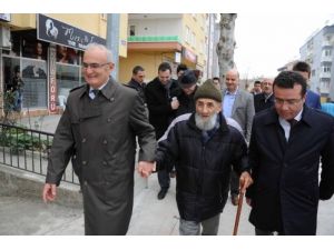 Yusuf Ziya Yılmaz, Vatandaştan Önce Dua Sonra Oy İstedi