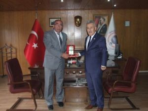 Hizmet İş Sendikası'ndan Başkan Özdal’a Teşekkür Plaketi