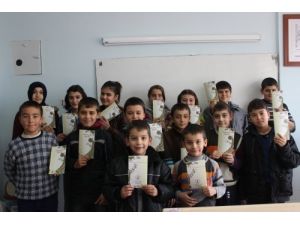Yerköy'de Öğrencilere Kitap Hediye Edildi
