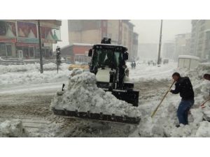 Hakkari´de 40 Köy İle 95 Mezra Yolu Ulaşıma Kapandı