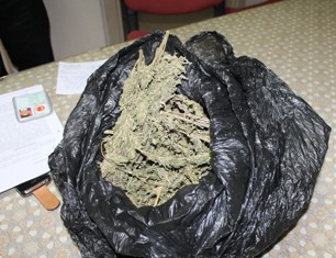 Farların arasından esrar çıktı